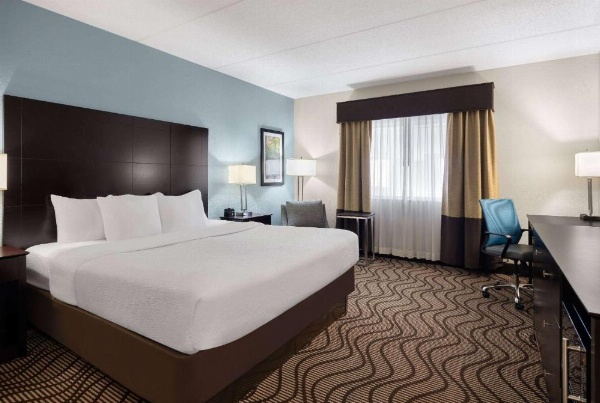 La Quinta Inn & Suites by Wyndham Knoxville Airport image 19