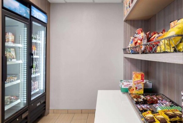 La Quinta Inn & Suites by Wyndham Knoxville Airport image 29