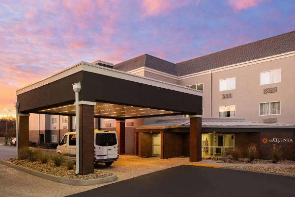 La Quinta Inn & Suites by Wyndham Knoxville Airport Main image