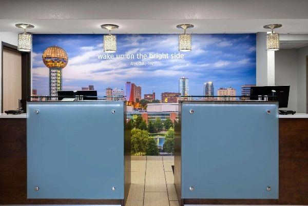 La Quinta Inn & Suites by Wyndham Knoxville Airport image 4