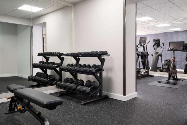 La Quinta Inn & Suites by Wyndham Knoxville Airport image 8